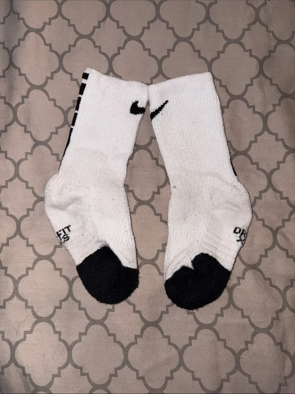 Nike elite Boys' Athletic Crew Socks - Black, White, Gray (3-Pack)